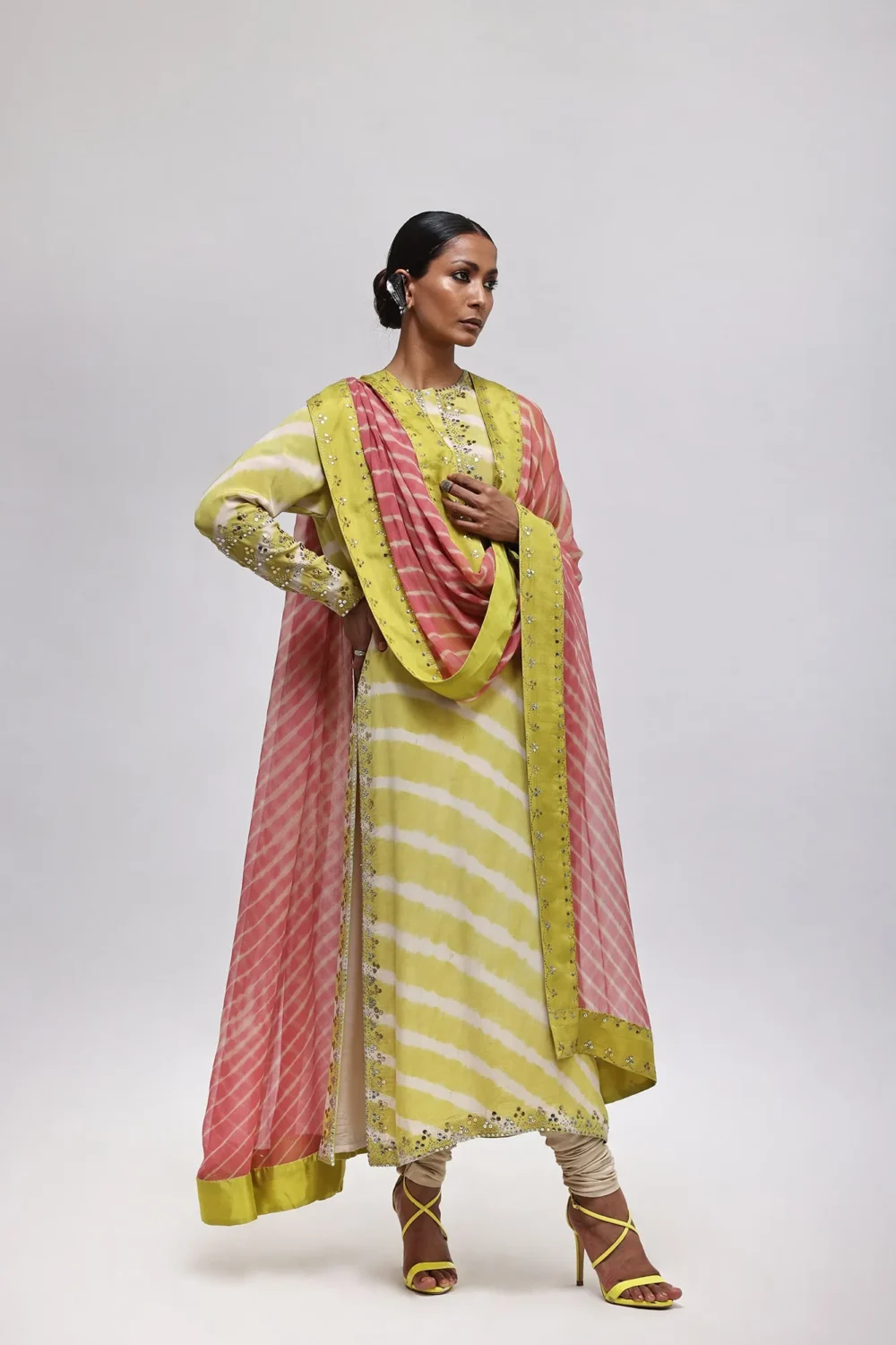 "✨Lehéza-Mukesh-Embroidery-Detail"